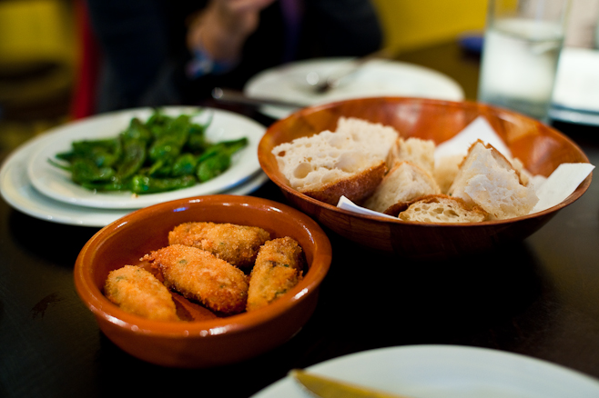 Barrica: Croquetas, peppers and bread.